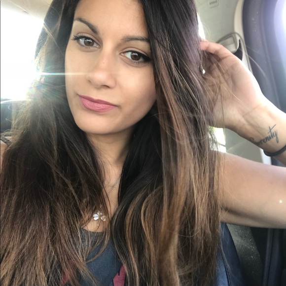 LoriRB is an official POSH AMBASSADOR - Picture 1 of 5